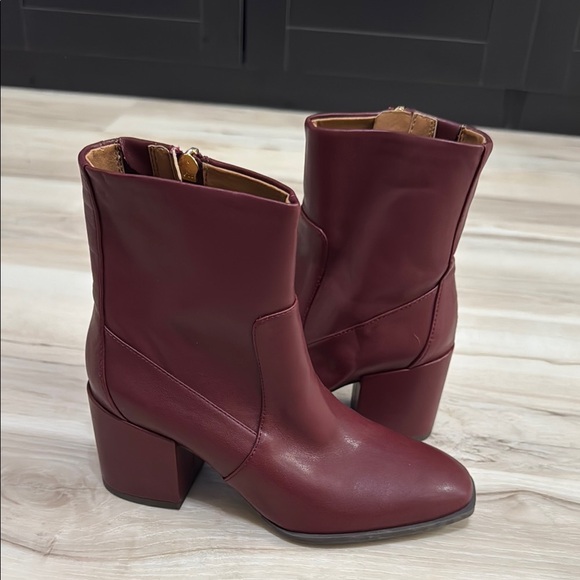 Nordstrom Rack Chic Burgundy Ankle Boots OXBLOOD SIZE 4.5 - Picture 1 of 6
